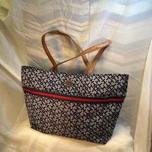 Tommy Hilfiger Signature Canvas Tote Handbag w/Blue & Red Stripe